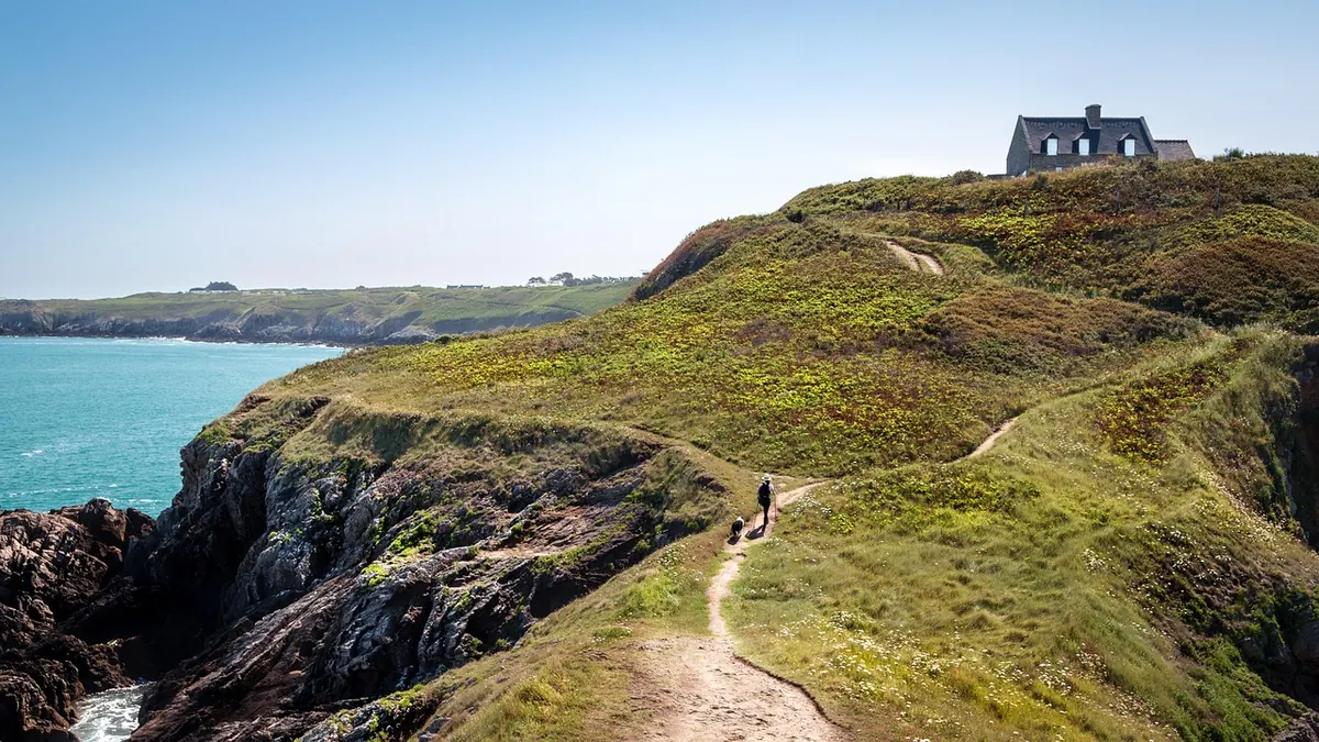 Coastal Path Walking: How to Tackle the South West Coast Path in Sections